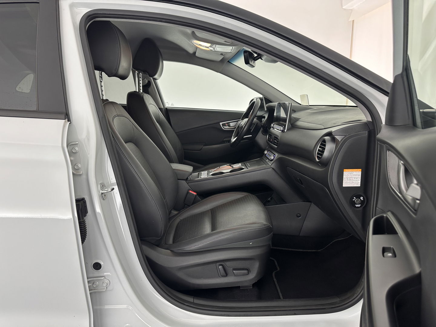 Hyundai KONA EV Premium 64 kWh [ 3-Fase ] (INCL-BTW) *HEAT-PUMP | FULL-LEATHER | HEAD-UP | FULL-LED | NAVI-FULLMAP | DAB | ADAPTIVE-CRUISE | KRELL-AUDIO | KEYLESS | CAMERA | BLIND-SPOT | LANE-ASSIST | DIGI-COCKPIT | TOWBAR | 18"ALU*