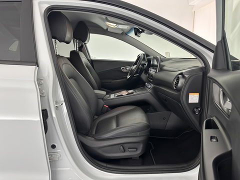 Hyundai KONA EV Premium 64 kWh [ 3-Fase ] (INCL-BTW) *HEAT-PUMP | FULL-LEATHER | HEAD-UP | FULL-LED | NAVI-FULLMAP | DAB | ADAPTIVE-CRUISE | KRELL-AUDIO | KEYLESS | CAMERA | BLIND-SPOT | LANE-ASSIST | DIGI-COCKPIT | TOWBAR | 18"ALU*