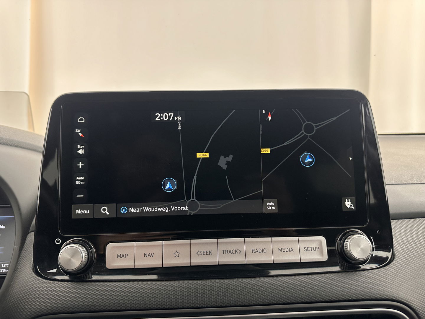 Hyundai KONA EV Premium 64 kWh [ 3-Fase ] (INCL-BTW) *HEAT-PUMP | FULL-LEATHER | HEAD-UP | FULL-LED | NAVI-FULLMAP | DAB | ADAPTIVE-CRUISE | KRELL-AUDIO | KEYLESS | CAMERA | BLIND-SPOT | LANE-ASSIST | DIGI-COCKPIT | TOWBAR | 18"ALU*