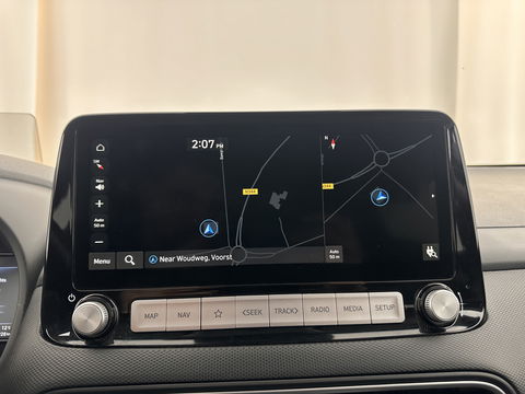 Hyundai KONA EV Premium 64 kWh [ 3-Fase ] (INCL-BTW) *HEAT-PUMP | FULL-LEATHER | HEAD-UP | FULL-LED | NAVI-FULLMAP | DAB | ADAPTIVE-CRUISE | KRELL-AUDIO | KEYLESS | CAMERA | BLIND-SPOT | LANE-ASSIST | DIGI-COCKPIT | TOWBAR | 18"ALU*