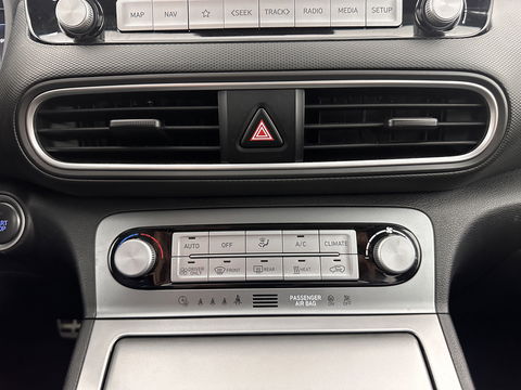 Hyundai KONA EV Premium 64 kWh [ 3-Fase ] (INCL-BTW) *HEAT-PUMP | FULL-LEATHER | HEAD-UP | FULL-LED | NAVI-FULLMAP | DAB | ADAPTIVE-CRUISE | KRELL-AUDIO | KEYLESS | CAMERA | BLIND-SPOT | LANE-ASSIST | DIGI-COCKPIT | TOWBAR | 18"ALU*