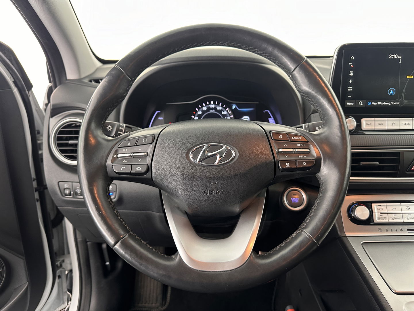 Hyundai KONA EV Premium 64 kWh [ 3-Fase ] (INCL-BTW) *HEAT-PUMP | FULL-LEATHER | HEAD-UP | FULL-LED | NAVI-FULLMAP | DAB | ADAPTIVE-CRUISE | KRELL-AUDIO | KEYLESS | CAMERA | BLIND-SPOT | LANE-ASSIST | DIGI-COCKPIT | TOWBAR | 18"ALU*