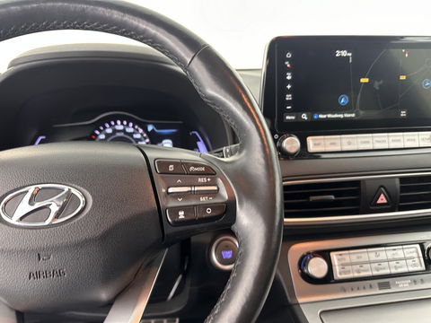 Hyundai KONA EV Premium 64 kWh [ 3-Fase ] (INCL-BTW) *HEAT-PUMP | FULL-LEATHER | HEAD-UP | FULL-LED | NAVI-FULLMAP | DAB | ADAPTIVE-CRUISE | KRELL-AUDIO | KEYLESS | CAMERA | BLIND-SPOT | LANE-ASSIST | DIGI-COCKPIT | TOWBAR | 18"ALU*