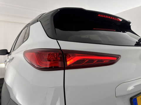 Hyundai KONA EV Premium 64 kWh [ 3-Fase ] (INCL-BTW) *HEAT-PUMP | FULL-LEATHER | HEAD-UP | FULL-LED | NAVI-FULLMAP | DAB | ADAPTIVE-CRUISE | KRELL-AUDIO | KEYLESS | CAMERA | BLIND-SPOT | LANE-ASSIST | DIGI-COCKPIT | TOWBAR | 18"ALU*