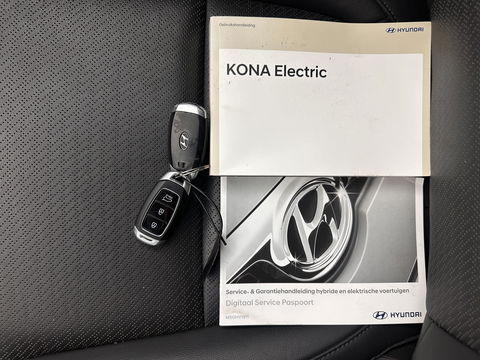 Hyundai KONA EV Premium 64 kWh [ 3-Fase ] (INCL-BTW) *HEAT-PUMP | FULL-LEATHER | HEAD-UP | FULL-LED | NAVI-FULLMAP | DAB | ADAPTIVE-CRUISE | KRELL-AUDIO | KEYLESS | CAMERA | BLIND-SPOT | LANE-ASSIST | DIGI-COCKPIT | TOWBAR | 18"ALU*