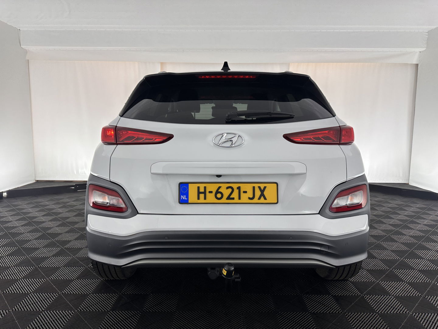 Hyundai KONA EV Premium 64 kWh [ 3-Fase ] (INCL-BTW) *HEAT-PUMP | FULL-LEATHER | HEAD-UP | FULL-LED | NAVI-FULLMAP | DAB | ADAPTIVE-CRUISE | KRELL-AUDIO | KEYLESS | CAMERA | BLIND-SPOT | LANE-ASSIST | DIGI-COCKPIT | TOWBAR | 18"ALU*