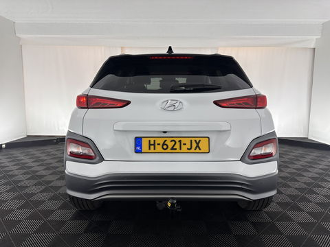 Hyundai KONA EV Premium 64 kWh [ 3-Fase ] (INCL-BTW) *HEAT-PUMP | FULL-LEATHER | HEAD-UP | FULL-LED | NAVI-FULLMAP | DAB | ADAPTIVE-CRUISE | KRELL-AUDIO | KEYLESS | CAMERA | BLIND-SPOT | LANE-ASSIST | DIGI-COCKPIT | TOWBAR | 18"ALU*