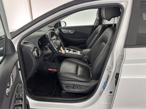 Hyundai KONA EV Premium 64 kWh [ 3-Fase ] (INCL-BTW) *HEAT-PUMP | FULL-LEATHER | HEAD-UP | FULL-LED | NAVI-FULLMAP | DAB | ADAPTIVE-CRUISE | KRELL-AUDIO | KEYLESS | CAMERA | BLIND-SPOT | LANE-ASSIST | DIGI-COCKPIT | TOWBAR | 18"ALU*