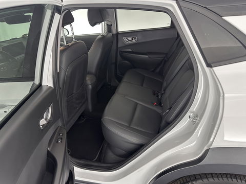 Hyundai KONA EV Premium 64 kWh [ 3-Fase ] (INCL-BTW) *HEAT-PUMP | FULL-LEATHER | HEAD-UP | FULL-LED | NAVI-FULLMAP | DAB | ADAPTIVE-CRUISE | KRELL-AUDIO | KEYLESS | CAMERA | BLIND-SPOT | LANE-ASSIST | DIGI-COCKPIT | TOWBAR | 18"ALU*