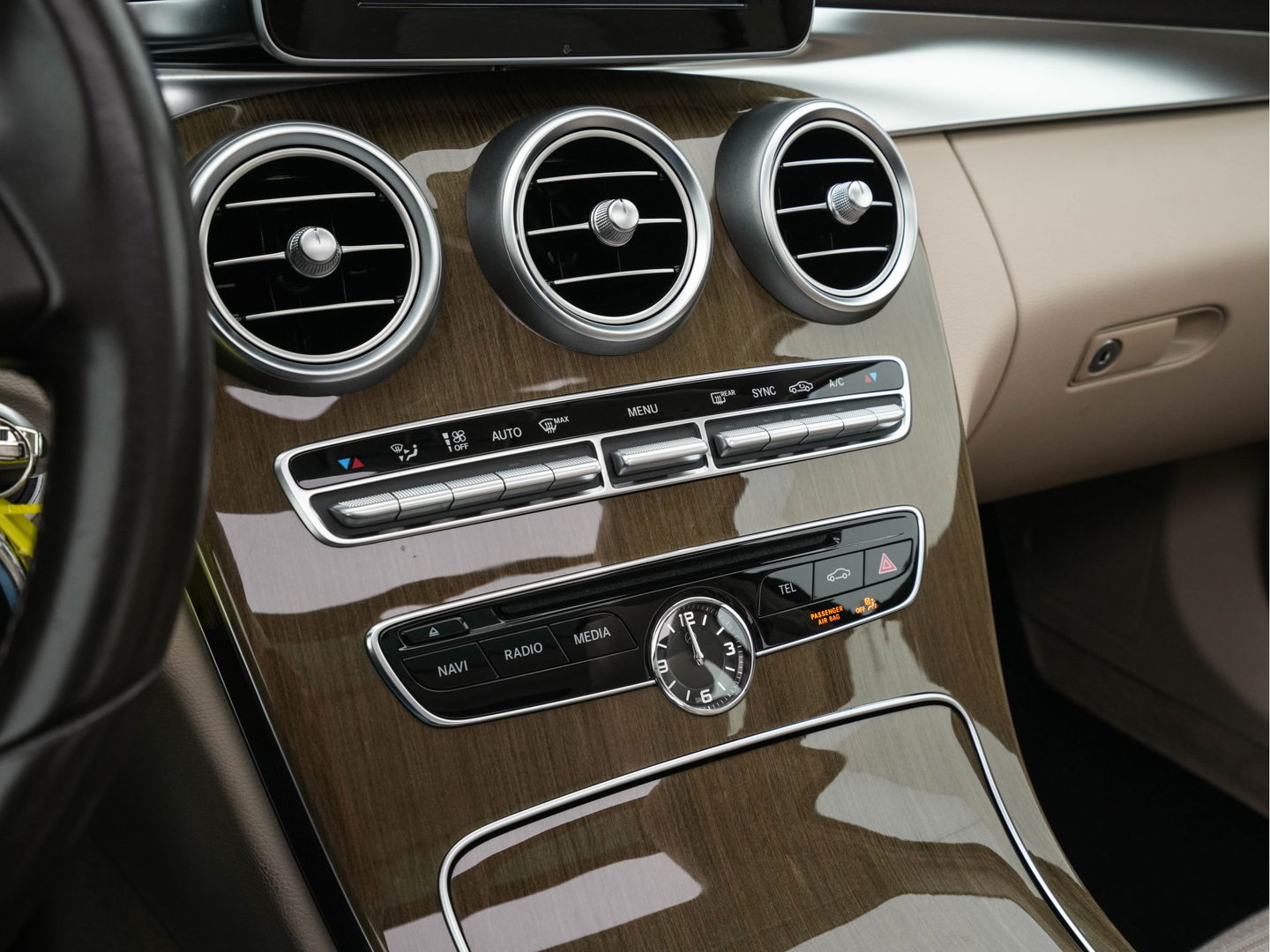 Mercedes-Benz C-Klasse 180 Ambition Aut. *PANO | FULL-LED | 1/2-LEATHER | SPORT-SEATS | NAVI-FULLMAP | HEATED-SEATS | ECC | PDC | CRUISE | 17''ALU*