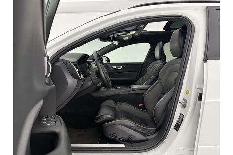 Volvo V60 2.0 T8 Twin Engine AWD R-Design 392PK Pano LED Virtual Trekhaak Memory Carplay Head-up Display Clima Cruise Navi PDC 19''LMV
