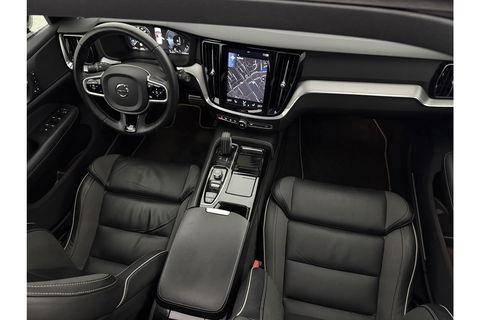 Volvo V60 2.0 T8 Twin Engine AWD R-Design 392PK Pano LED Virtual Trekhaak Memory Carplay Head-up Display Clima Cruise Navi PDC 19''LMV