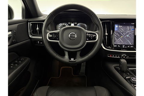 Volvo V60 2.0 T8 Twin Engine AWD R-Design 392PK Pano LED Virtual Trekhaak Memory Carplay Head-up Display Clima Cruise Navi PDC 19''LMV
