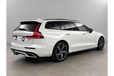 Volvo V60 2.0 T8 Twin Engine AWD R-Design 392PK Pano LED Virtual Trekhaak Memory Carplay Head-up Display Clima Cruise Navi PDC 19''LMV