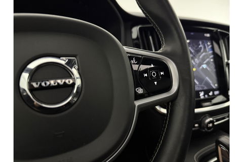 Volvo V60 2.0 T8 Twin Engine AWD R-Design 392PK Pano LED Virtual Trekhaak Memory Carplay Head-up Display Clima Cruise Navi PDC 19''LMV