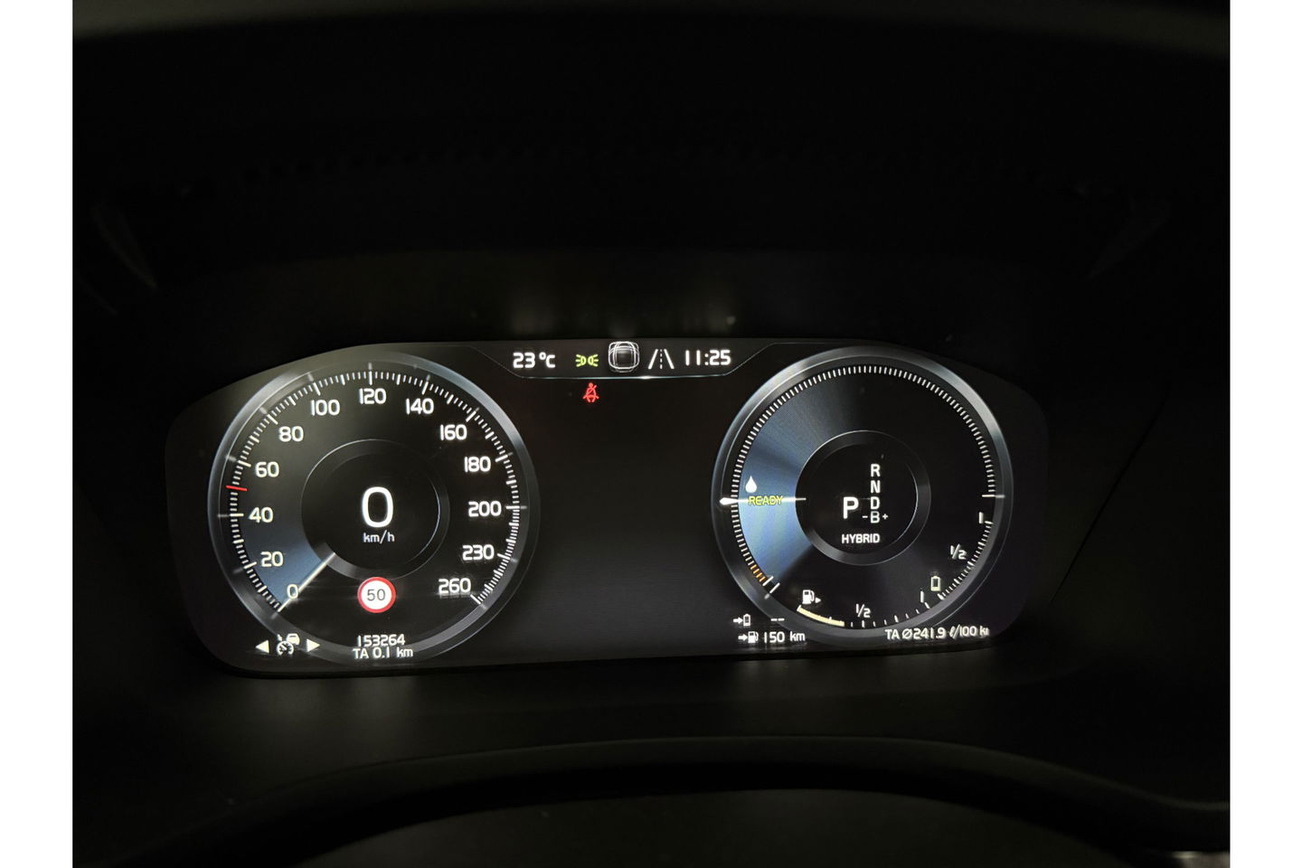 Volvo V60 2.0 T8 Twin Engine AWD R-Design 392PK Pano LED Virtual Trekhaak Memory Carplay Head-up Display Clima Cruise Navi PDC 19''LMV
