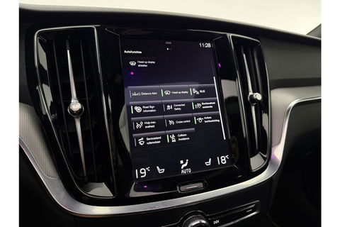 Volvo V60 2.0 T8 Twin Engine AWD R-Design 392PK Pano LED Virtual Trekhaak Memory Carplay Head-up Display Clima Cruise Navi PDC 19''LMV