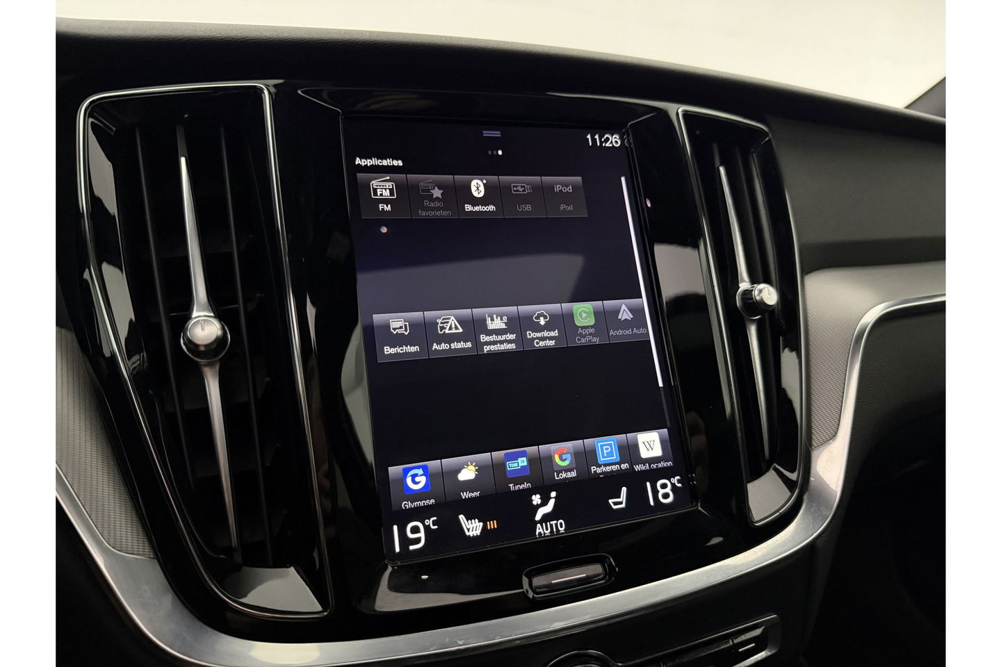 Volvo V60 2.0 T8 Twin Engine AWD R-Design 392PK Pano LED Virtual Trekhaak Memory Carplay Head-up Display Clima Cruise Navi PDC 19''LMV
