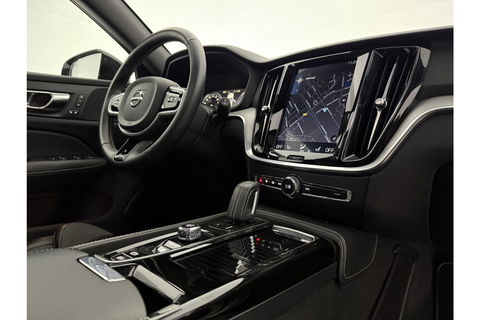 Volvo V60 2.0 T8 Twin Engine AWD R-Design 392PK Pano LED Virtual Trekhaak Memory Carplay Head-up Display Clima Cruise Navi PDC 19''LMV