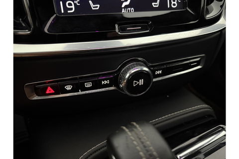 Volvo V60 2.0 T8 Twin Engine AWD R-Design 392PK Pano LED Virtual Trekhaak Memory Carplay Head-up Display Clima Cruise Navi PDC 19''LMV