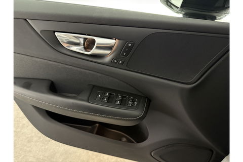 Volvo V60 2.0 T8 Twin Engine AWD R-Design 392PK Pano LED Virtual Trekhaak Memory Carplay Head-up Display Clima Cruise Navi PDC 19''LMV