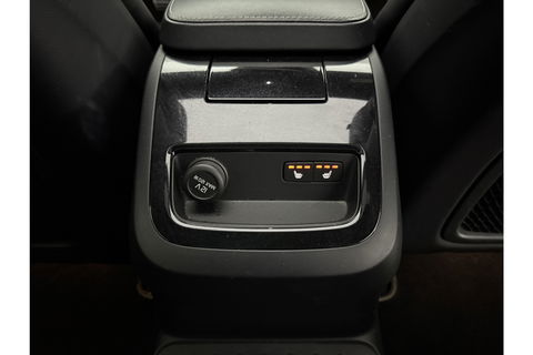 Volvo V60 2.0 T8 Twin Engine AWD R-Design 392PK Pano LED Virtual Trekhaak Memory Carplay Head-up Display Clima Cruise Navi PDC 19''LMV
