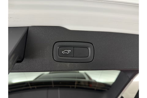 Volvo V60 2.0 T8 Twin Engine AWD R-Design 392PK Pano LED Virtual Trekhaak Memory Carplay Head-up Display Clima Cruise Navi PDC 19''LMV