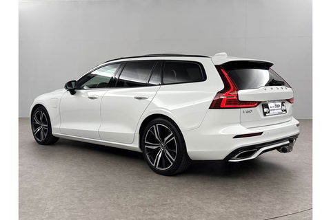 Volvo V60 2.0 T8 Twin Engine AWD R-Design 392PK Pano LED Virtual Trekhaak Memory Carplay Head-up Display Clima Cruise Navi PDC 19''LMV