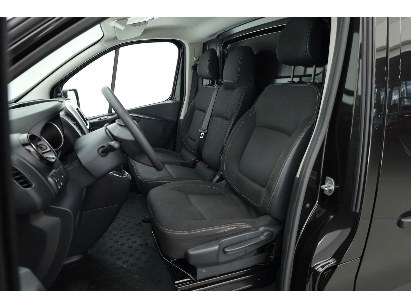 Renault Trafic 2.0 dCi 170pk L2H1 | Automaat | Navi | Camera | 2x Schuifdeur | Trekhaak | Cruise
