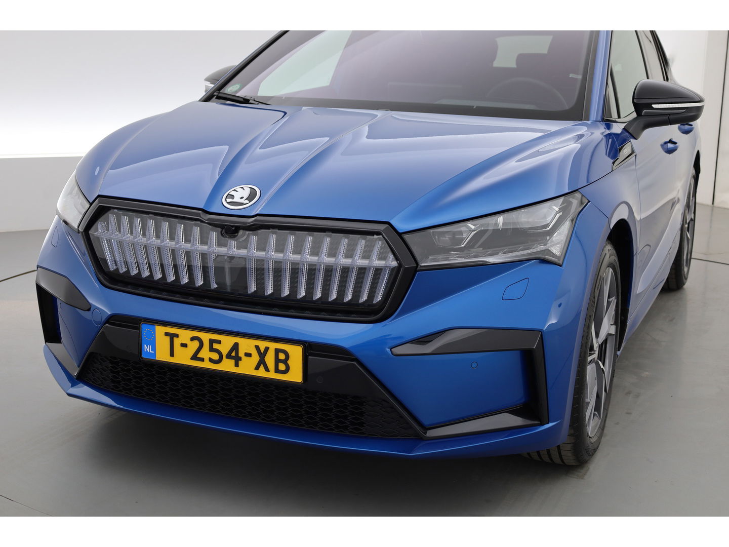 Škoda Enyaq iV 80 Sportline | Crystal Light | HUD | Travel Assist | Camera | Stoel- Stuurverw.