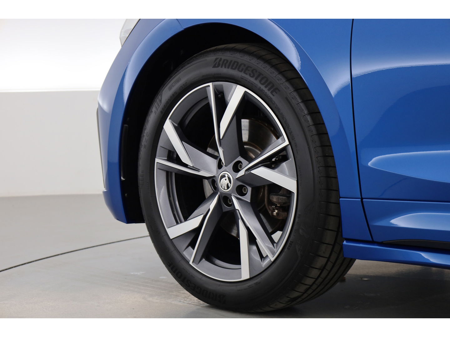 Škoda Enyaq iV 80 Sportline | Crystal Light | HUD | Travel Assist | Camera | Stoel- Stuurverw.