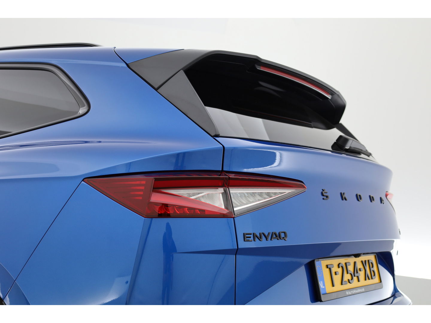 Škoda Enyaq iV 80 Sportline | Crystal Light | HUD | Travel Assist | Camera | Stoel- Stuurverw.