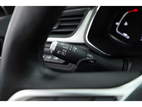 Renault Captur 1.3 TCe 140 Intens | Navi | Stoelverw. | Camera | Trekhaak | Apple CarPlay