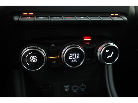 Renault Captur 1.3 TCe 140 Intens | Navi | Stoelverw. | Camera | Trekhaak | Apple CarPlay