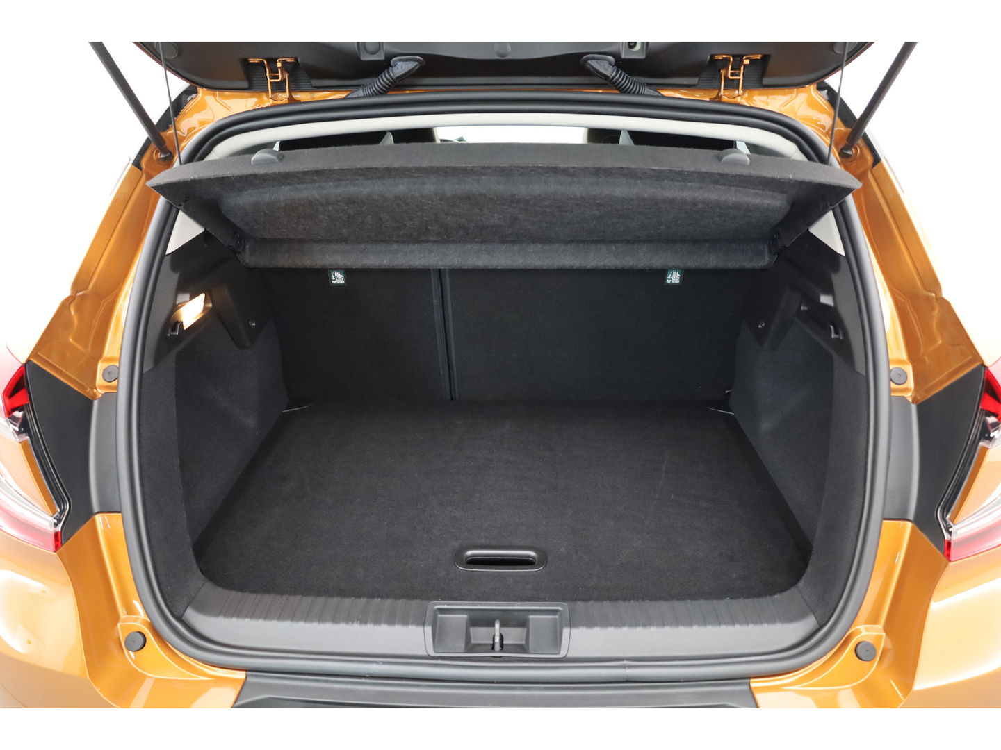 Renault Captur 1.3 TCe 140 Intens | Navi | Stoelverw. | Camera | Trekhaak | Apple CarPlay