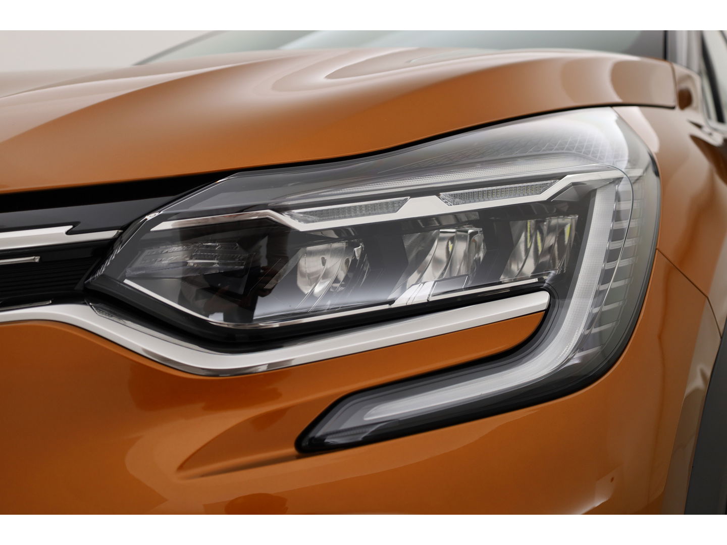 Renault Captur 1.3 TCe 140 Intens | Navi | Stoelverw. | Camera | Trekhaak | Apple CarPlay