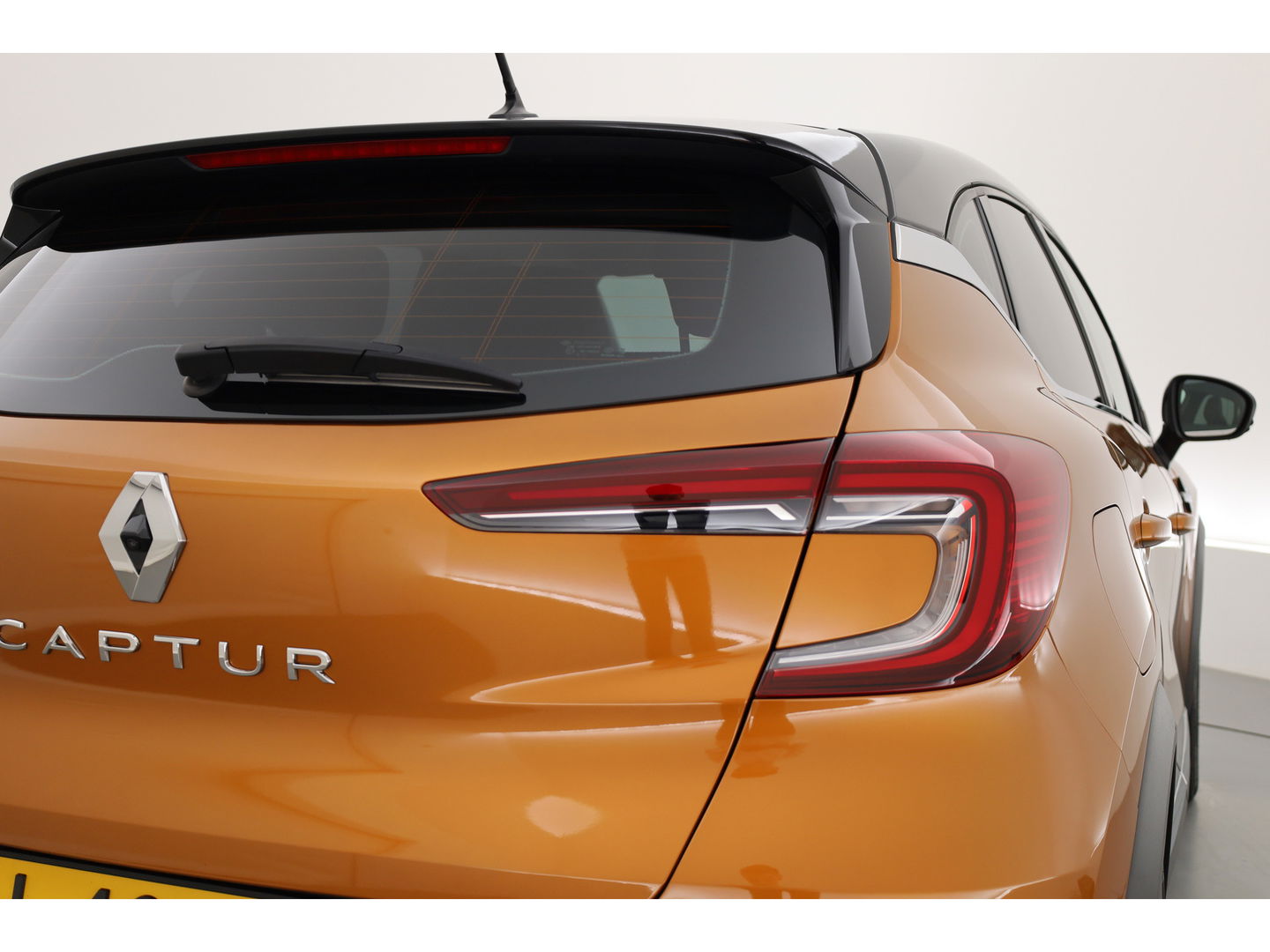 Renault Captur 1.3 TCe 140 Intens | Navi | Stoelverw. | Camera | Trekhaak | Apple CarPlay