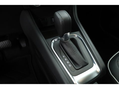 Renault Captur 1.3 TCe 140 Intens | Navi | Stoelverw. | Camera | Trekhaak | Apple CarPlay