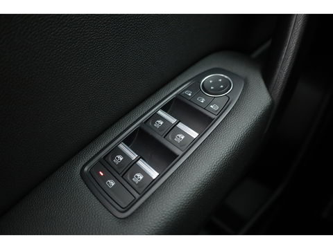 Renault Captur 1.3 TCe 140 Intens | Navi | Stoelverw. | Camera | Trekhaak | Apple CarPlay
