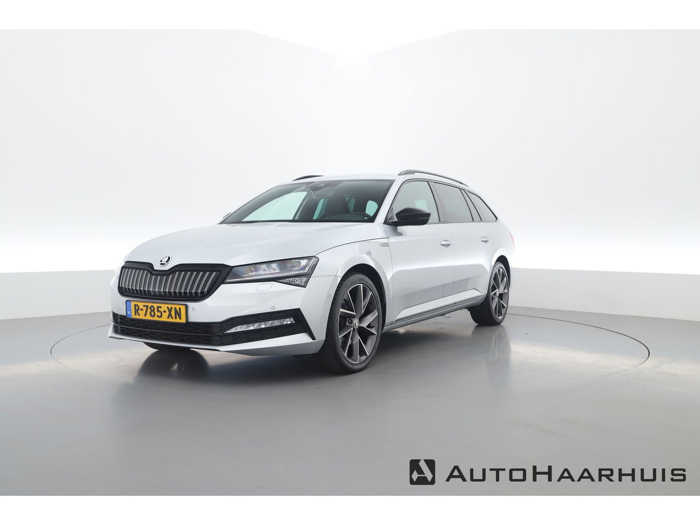 Škoda Superb Combi 1.4 TSI iV Sportline Business PHEV 218pk | Trekgewicht 1600 kg | Adapt. Cruise | Dodehoek det. | 19"