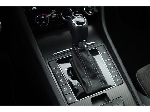 Škoda Superb Combi 1.4 TSI iV Sportline Business PHEV 218pk | Trekgewicht 1600 kg | Adapt. Cruise | Dodehoek det. | 19"
