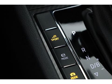 Škoda Superb Combi 1.4 TSI iV Sportline Business PHEV 218pk | Trekgewicht 1600 kg | Adapt. Cruise | Dodehoek det. | 19"