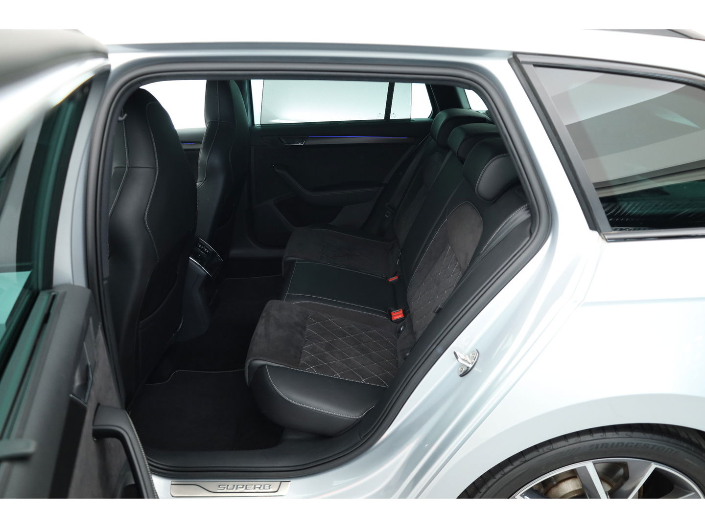 Škoda Superb Combi 1.4 TSI iV Sportline Business PHEV 218pk | Trekgewicht 1600 kg | Adapt. Cruise | Dodehoek det. | 19"