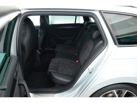 Škoda Superb Combi 1.4 TSI iV Sportline Business PHEV 218pk | Trekgewicht 1600 kg | Adapt. Cruise | Dodehoek det. | 19"