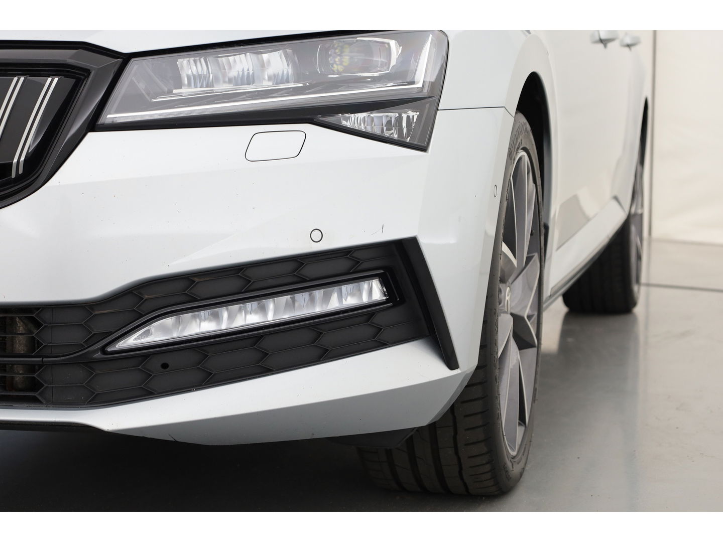 Škoda Superb Combi 1.4 TSI iV Sportline Business PHEV 218pk | Trekgewicht 1600 kg | Adapt. Cruise | Dodehoek det. | 19"