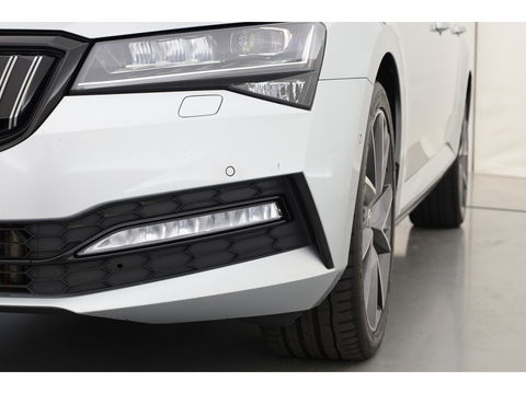 Škoda Superb Combi 1.4 TSI iV Sportline Business PHEV 218pk | Trekgewicht 1600 kg | Adapt. Cruise | Dodehoek det. | 19"