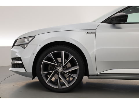 Škoda Superb Combi 1.4 TSI iV Sportline Business PHEV 218pk | Trekgewicht 1600 kg | Adapt. Cruise | Dodehoek det. | 19"