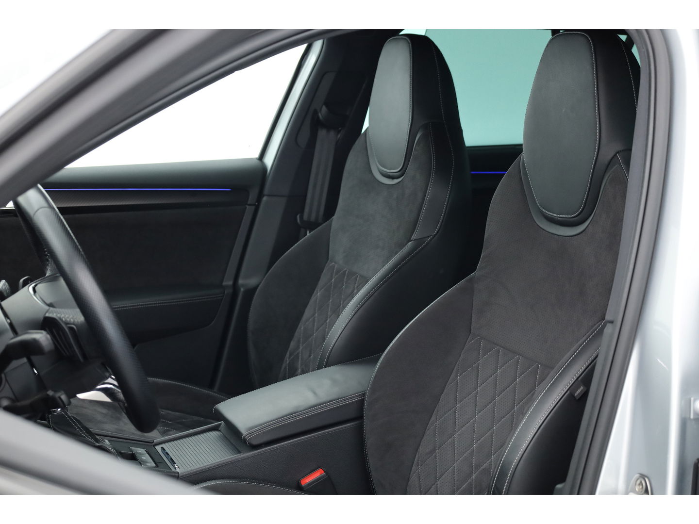 Škoda Superb Combi 1.4 TSI iV Sportline Business PHEV 218pk | Trekgewicht 1600 kg | Adapt. Cruise | Dodehoek det. | 19"