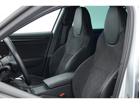 Škoda Superb Combi 1.4 TSI iV Sportline Business PHEV 218pk | Trekgewicht 1600 kg | Adapt. Cruise | Dodehoek det. | 19"
