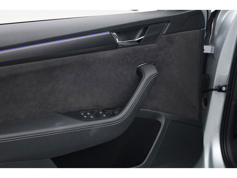 Škoda Superb Combi 1.4 TSI iV Sportline Business PHEV 218pk | Trekgewicht 1600 kg | Adapt. Cruise | Dodehoek det. | 19"